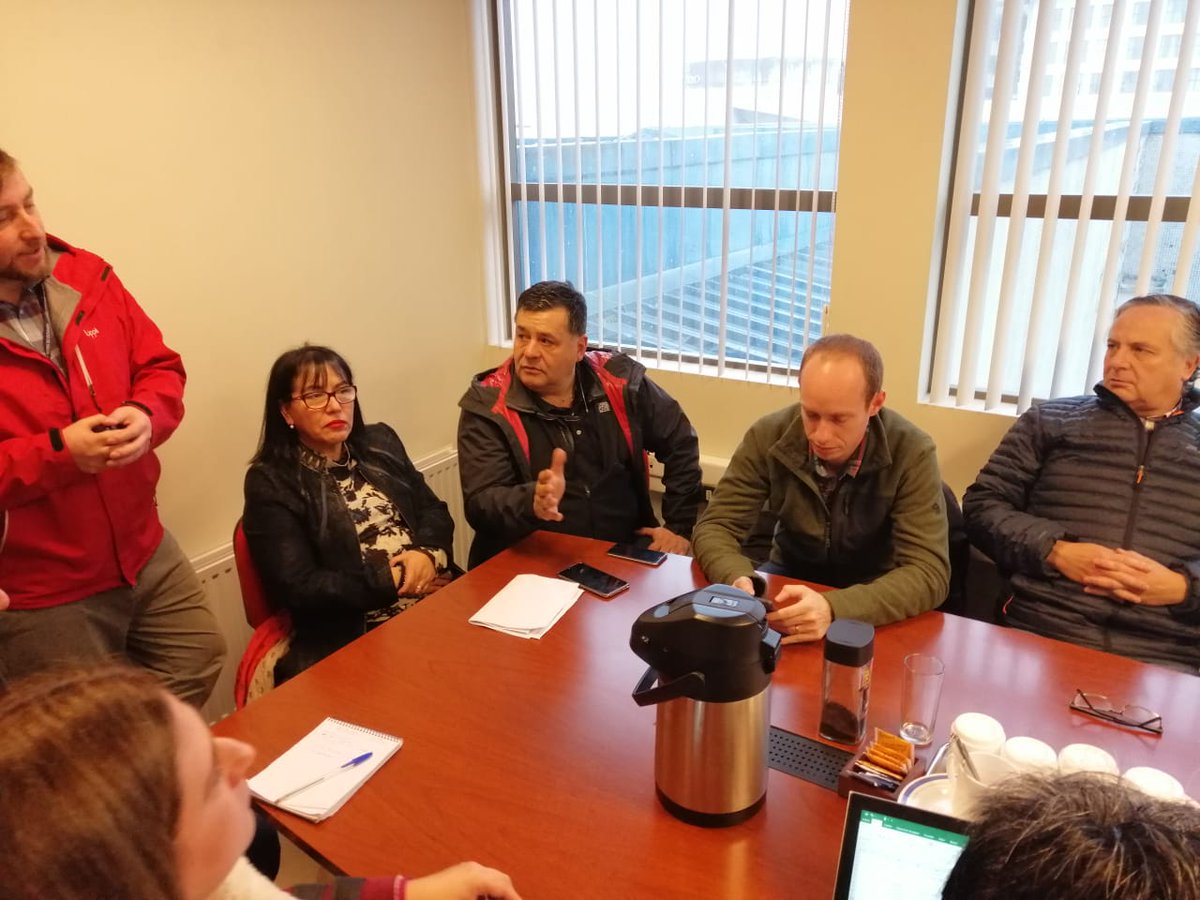 SSaludOsorno's tweet photo. #Sábado Equipos técnicos y clínicos del @SSaludOsorno liderado por @MLarrondoC siguen coordinando acciones para supervisar funcionamiento de la red asistencial de #Osorno, a la espera de la normalización total del suministro de #agua en la ciudad. https://t.co/3jbC9hjhBN