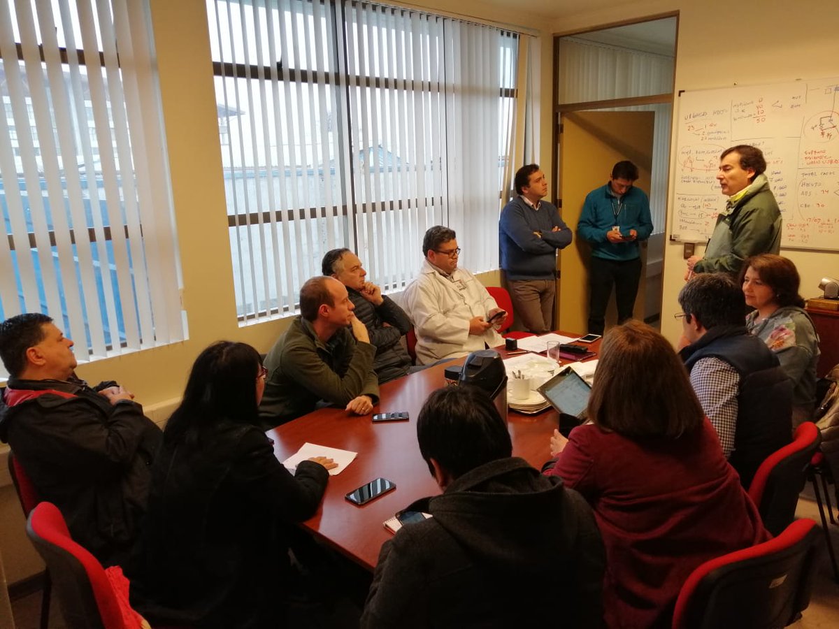 SSaludOsorno's tweet photo. #Sábado Equipos técnicos y clínicos del @SSaludOsorno liderado por @MLarrondoC siguen coordinando acciones para supervisar funcionamiento de la red asistencial de #Osorno, a la espera de la normalización total del suministro de #agua en la ciudad. https://t.co/3jbC9hjhBN