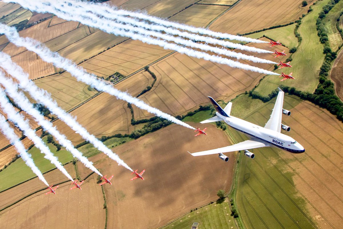 British_Airways's tweet image. Amazing air-to-air imagery courtesy of the @rafredarrows as the clouds began to clear at the Royal International @airtattoo!  #BA100 #Centenary #RIAT19 #747 #BritishAirways
