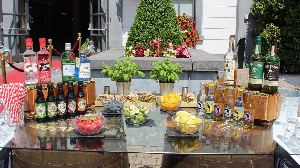 johnstownestate's tweet photo. Add something a little special to your wedding package - https://t.co/RDNVQw3KRU #gintable #weddings #johntstownestate https://t.co/2vEYzH88lA