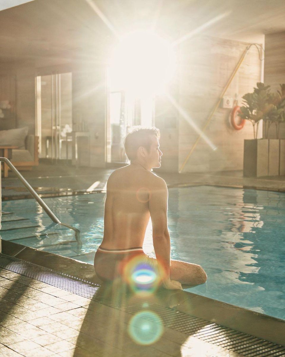 FSToronto's tweet image. Saturdays are for relaxing at the spa and enjoying a golden hour dip in the pool. 🏊☀️ (Photo: @didieryhc) #FourSeasons #FSToronto #FSSpa #FSWellness