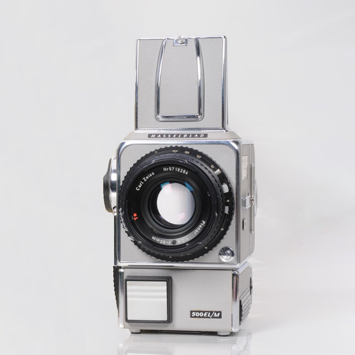 UsedPhotoPro's tweet photo. Celebrating 50 years in space with @Hasselblad’s ’20 Years In Space’ 500EL/M edition. This rare (only 1500 mfd in 1982) camera commemorates Hasselblad's 20 years of participation in the @NASA Space program #FoundatUPP #NationalMoonDay #HasselbladinSpace #SpaceCameras #Apollo50th https://t.co/n4iWNGTkAs