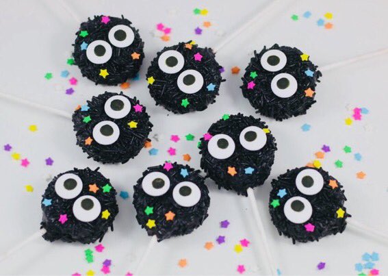 kosplaykiddos's tweet photo. Mom tells me one of my favourite #miyazaki movies #spiritedaway was released 18 YEARS ago today... so we’re gonna try making some of the #treats from my #StudioGhibli #birthday last year - #sootsprite #cookiepops and #noface #cakepopsicles ... YUM! 😋🧁 https://t.co/8abbVC4nGm