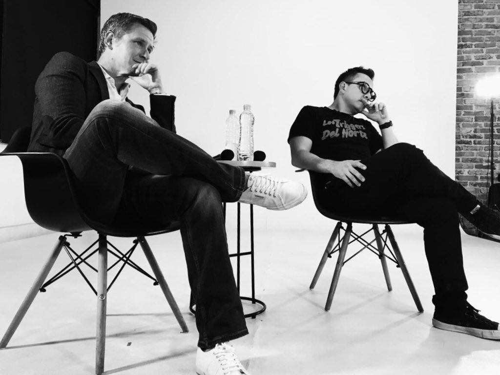 claudiofdl's tweet photo. No... No estamos modelando... 😂 ¡Gracias @arigoletti por asistir a @metadatatv! Ya estamos editando el episodio para que puedan verlo en nuestro website o canal de #YouTube.
.
.
.
.
.
#metadatatv #rigoletti #podcast #diseño #procesocreativo https://t.co/BPIVfH23gq