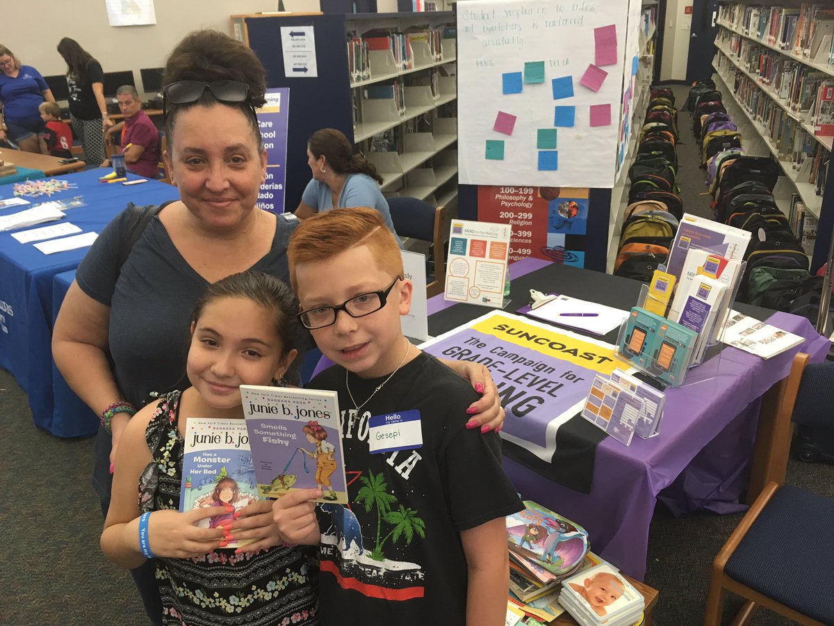 SRQAaronReads's tweet photo. The family that reads together... learns together... has fun together... travels to exotic places together... @SuncoastCGLR @Hope4C_us Day Of Hope events. https://t.co/46AnWdDuSJ