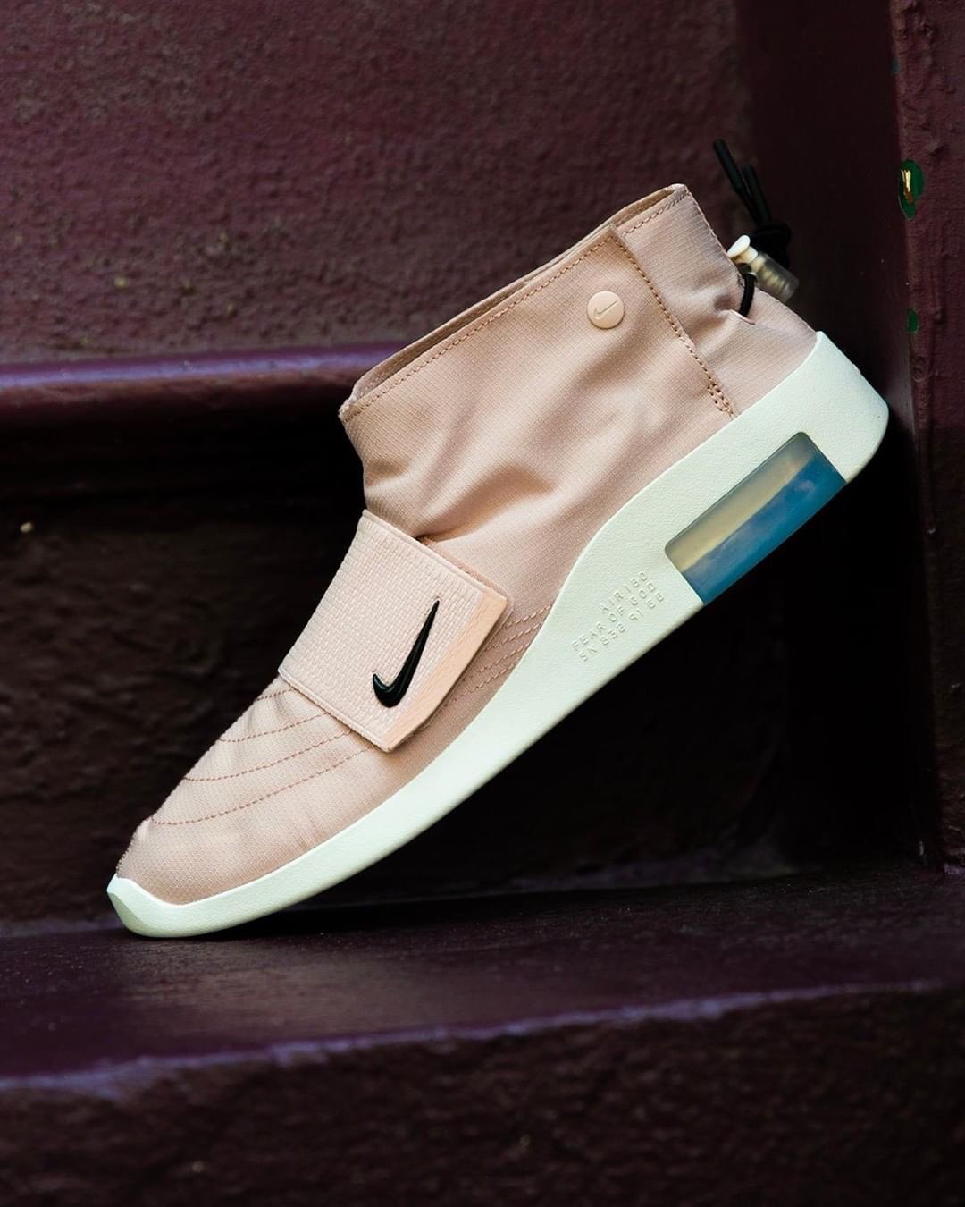 montaje inteligente Terrible Foot Locker Canada on Twitter: "Nike Air Fear of God Moccasin "Particle  Beige" 👀 Now available at 900 Rue Sainte-Catherine Ouest and Yorkdale  Shopping Centre https://t.co/W30H7uZcoC" / Twitter