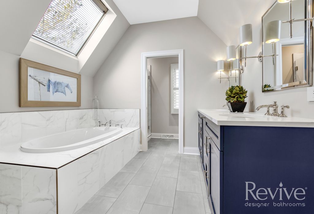 Airoom's tweet photo. Some of the biggest ROI's when it comes to a bathroom remodel?
New #tile, updated #cabinets, and brighter, more natural #lightingdesign. You can also add a touch of luxury by installing a #steamshower, #heatedfloors, #doublesinks, and adding more #storage to your bathroom. https://t.co/64xmku0UEc