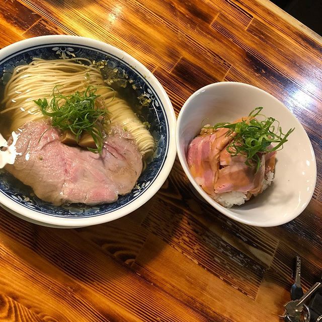 StarrWulfe's tweet photo. My favorite 醤油&塩ラーメン place from my old neighborhood in Chōfu has a shop in my area now! Shibasaki-Tei. 渋崎亭.
#ramen #tokyo #fatnessfirst https://t.co/eVxFmgC5Pc https://t.co/LkIJ4GZqdc