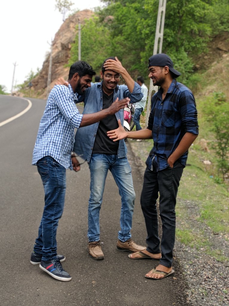 shubhamsin006's tweet photo. Have you ever had someone so pure in your life that just being around them automatically makes you feel multiple time better?
It's like all the stree problem bothering you fade away for a bit and everything is temporaly good
#roadTrip #qualitytime #friends #ramdompic #Bromance https://t.co/eXkc5HOc05