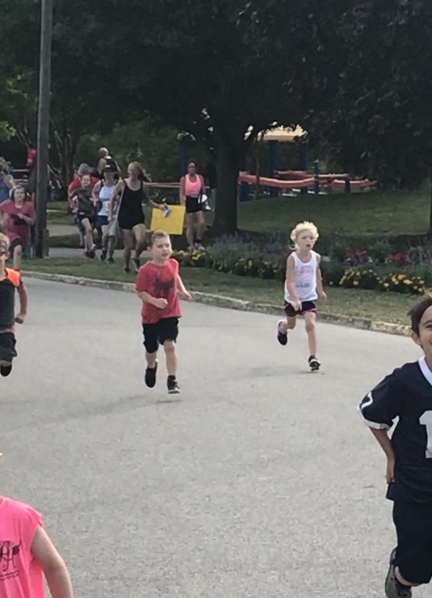 MrDJJensen's tweet photo. We all had a great time at the #ZooRunRun this morning! https://t.co/zV84afxPsh