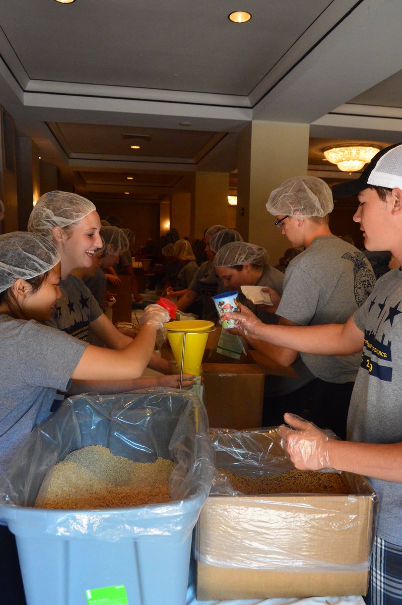 FFAwlc's tweet photo. #ffawlc is living to serve this morning with @mealsofhope by packing thousands of meals for DC locals in need! https://t.co/5yrOAHY3FP