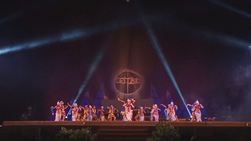 Jateng_Twit's tweet photo. Opening Festival Sindoro Sumbing di Lapangan Desa Kledung, Kabupaten Temanggung.

#FestivalSindoroSumbing https://t.co/Gyr2vm0pzn