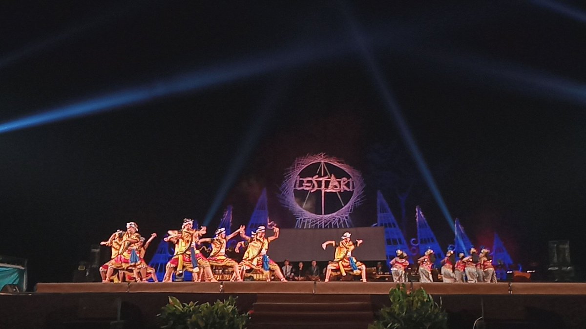 Jateng_Twit's tweet photo. Opening Festival Sindoro Sumbing di Lapangan Desa Kledung, Kabupaten Temanggung.

#FestivalSindoroSumbing https://t.co/Gyr2vm0pzn