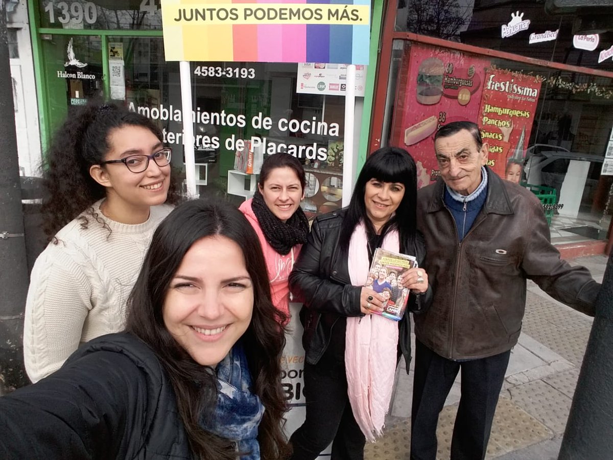 Su69622723's tweet photo. Informando a los vecinos donde votan @P_Villalba https://t.co/yVKVcohO1W