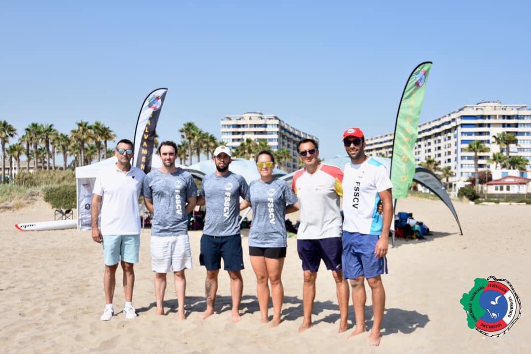 fsscvalenciana's tweet photo. #Imagen del Presidente de la Federación Valenciana Manuel Esteban con el equipo técnico, que ha formado la II jornada de #salvamento y #socorrismo en #Valencia en la playa Patacona, 20 de Julio del 2019 #FSSCV19, categorías infantil, cadete y absoluto. https://t.co/6ljGKhG0K0