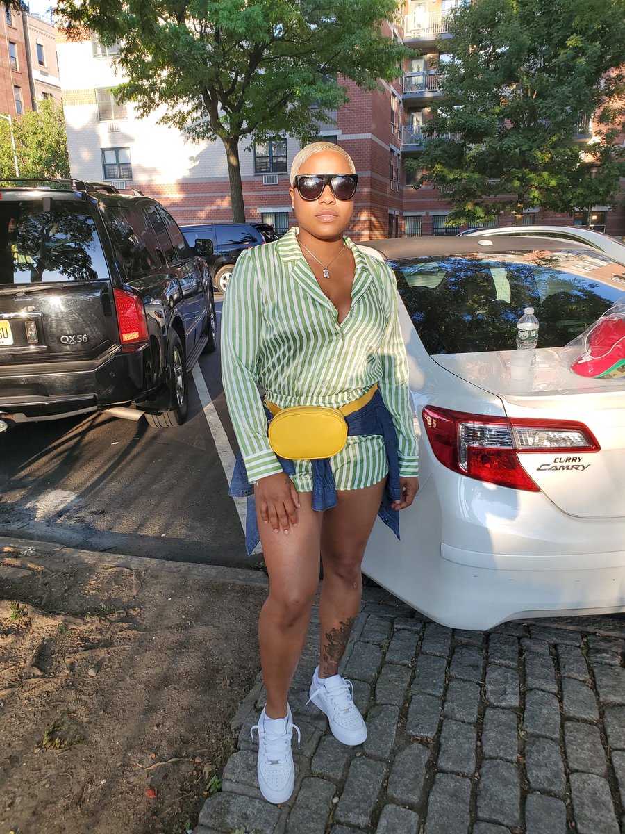 Christinaslane1's tweet photo. Indecisive, So I Chose Em All! 🤷🏽‍♀️
Swipe ⬅️ 💋
#Harlem #Harlem4Real #HarlemLoveDay #ChicWithTheShades #FemaleArtist #FemaleBasquiat #ChristinasLane https://t.co/jU8ER1886C