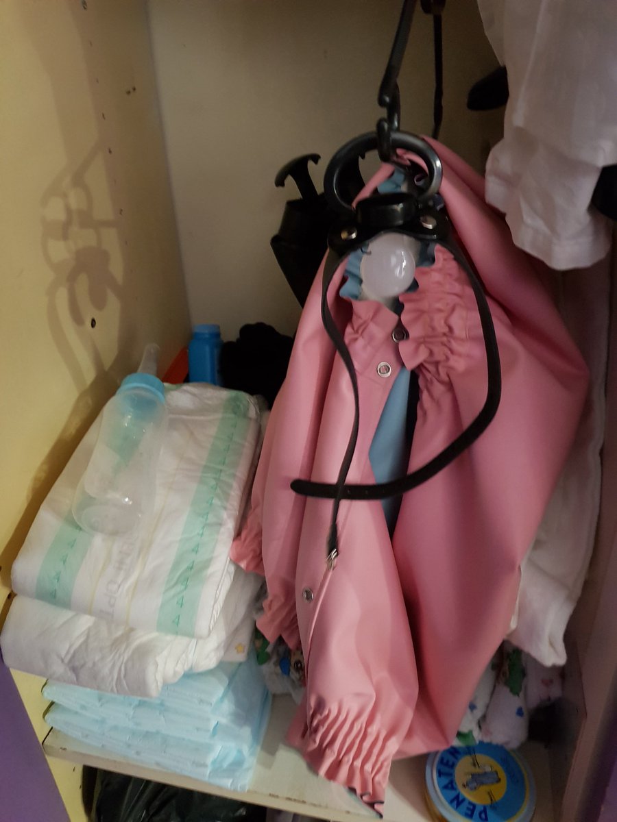 RubyRebeldeA's tweet photo. New #diaper and #ABDL-toys in #avantgardedesade #MUC! Thanks to my lovely guest who spoilt me with real #GUWI suits and slips.
#studiounschlagbar #bdsm #roleplay https://t.co/ZjBaJZYHcL
