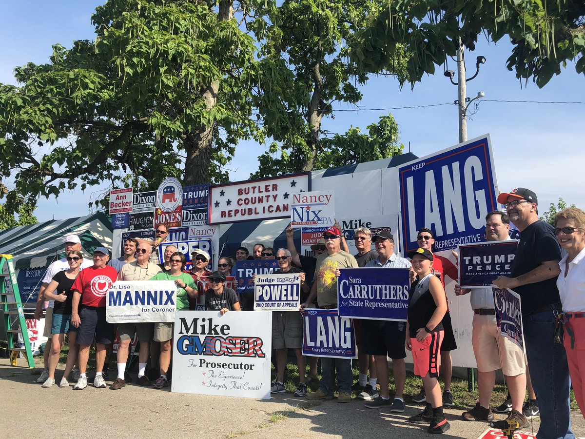 landen_einarson's tweet image. Great group of Butler Co. GOP volunteers out here at the Butler County Fair! Come out and register to vote and enjoy some great fair food!!!🐘🇺🇸 #OH4Trump #LeadRight