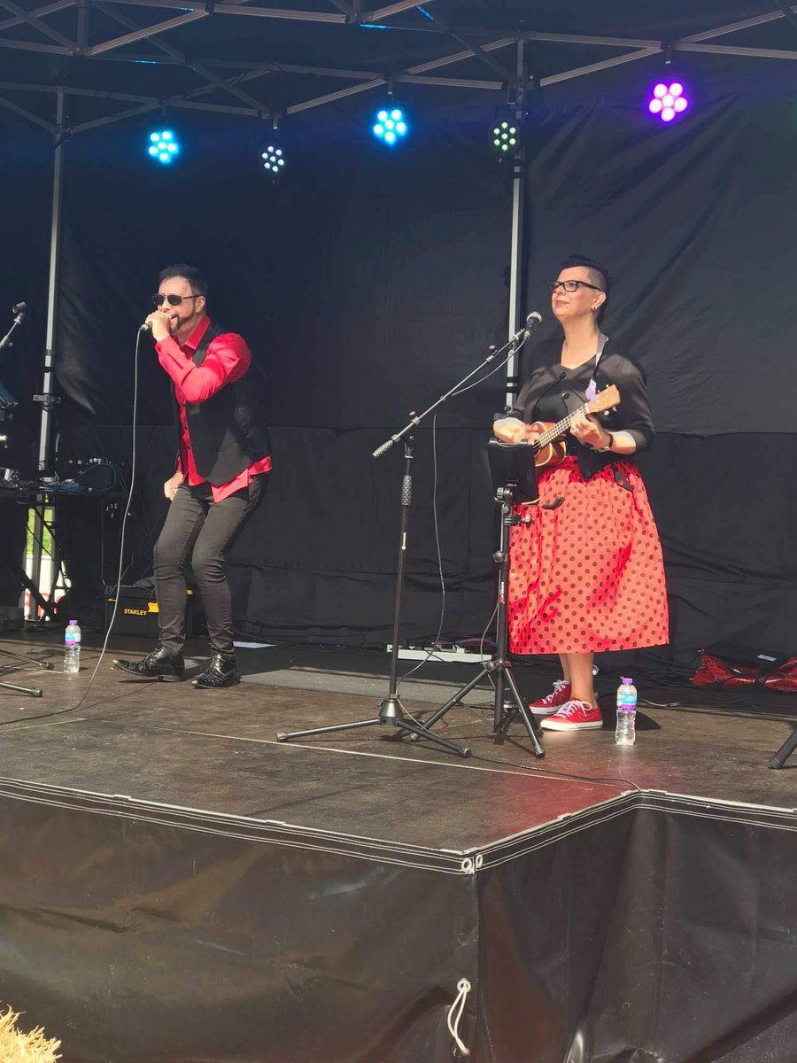 Amazing entertainment from Ukewavezz and our very own Ray with Tereesa

Great talent from the contact centre team! 
 #FunFest