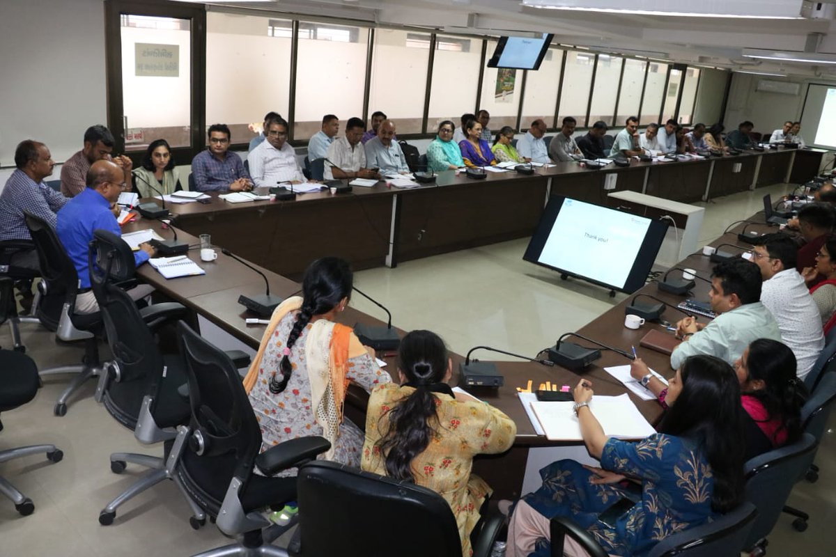 ProSampark's tweet photo. @CollectorGnr @RACGandhinagar આજરોજ ગાંધીનગર જિલ્લાના તમામ ફ્લેગશિપ પ્રોગ્રામ જેવાકે જળશક્તિ અભિયાન, એસ ઓ એસ, વનીકરણ, આઇ.ઇ.સી વિગેરે બાબતોની ગહન ચર્ચા કરી અમલીકરણની સૂચના આપવામાં આવી. https://t.co/NBQ3OsPZY3