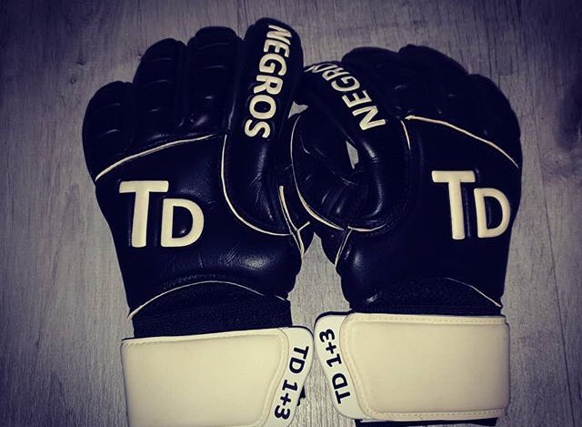 🧤 Modelo “ Negros “ 🧤 30€ ( más gastos de envío) No duden en contactar!