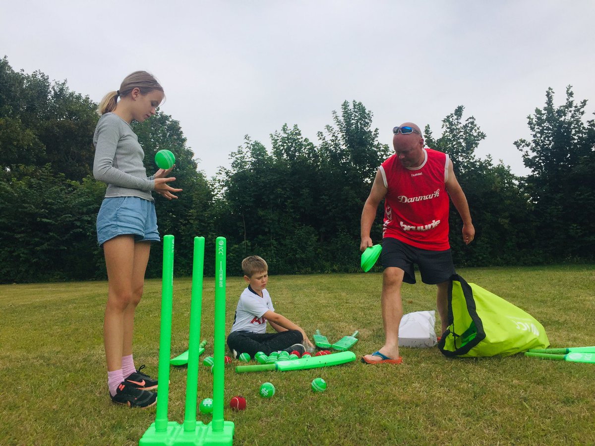 DavidHemmet's tweet photo. We always love a game of cricket at #sløjen8. Today we even had the privilege to try out some new equipment #dkcricket #criio https://t.co/rd650lMEDJ