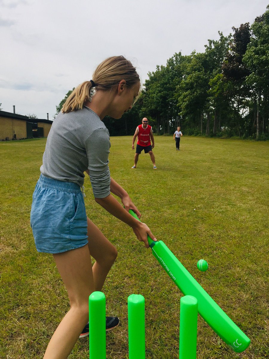 DavidHemmet's tweet photo. We always love a game of cricket at #sløjen8. Today we even had the privilege to try out some new equipment #dkcricket #criio https://t.co/rd650lMEDJ