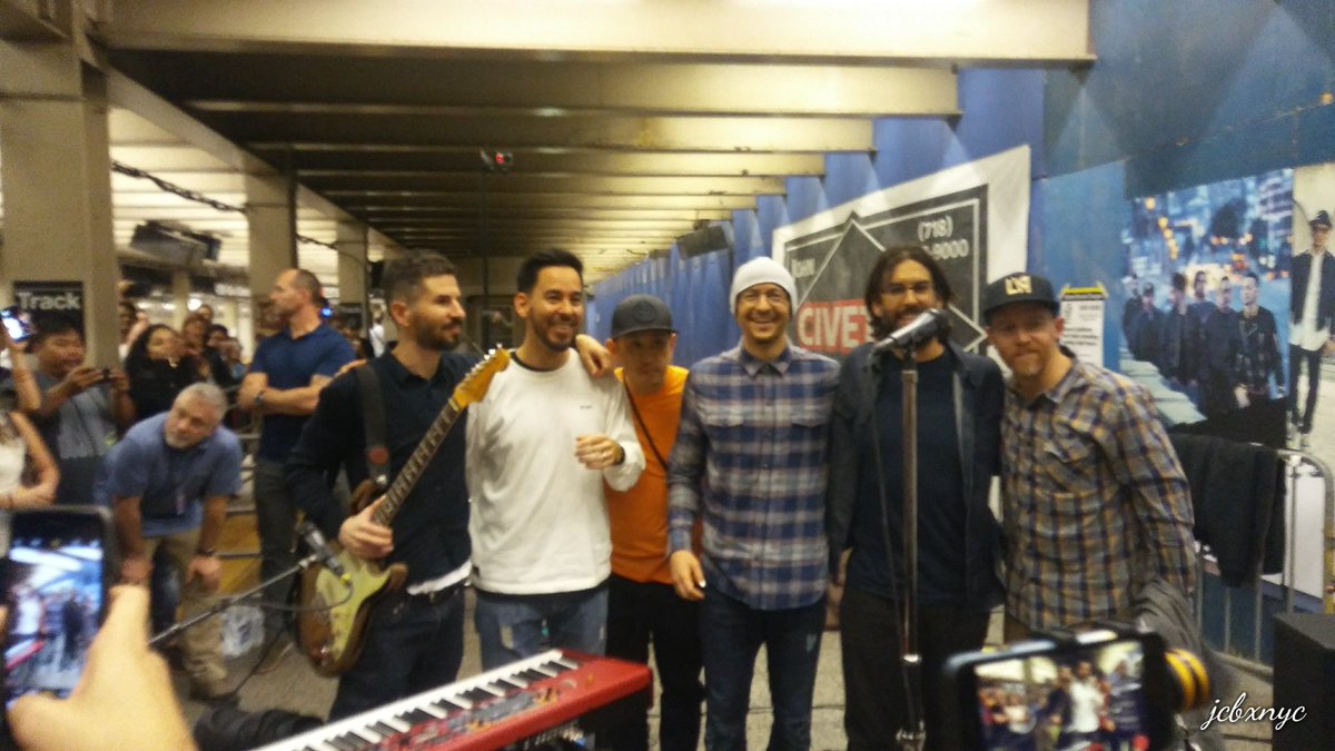 jadedjcBXNYC's tweet photo. @linkinpark @bombalurina03 From the Grand Central Show May 2017 #WeMissYouChester #CelebrateChestersLife #2yearswithoutchester #GoneTooSoon #FuckDepression https://t.co/PkEfwJVPAq