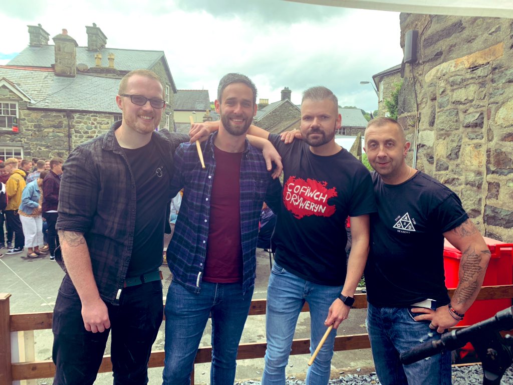 Jambyls (@jambyliaid) on Twitter photo Diolch <a href="/SesiwnFawr/">Sesiwn Fawr Dolgellau</a> Ymlaen i Pengs ar y 10fed!!! Dani di bod ffwrdd am rhy hîr! #buzz Diolch <a href="/SesiwnFawr/">Sesiwn Fawr Dolgellau</a> Ymlaen i Pengs ar y 10fed!!! Dani di bod ffwrdd am rhy hîr! #buzz