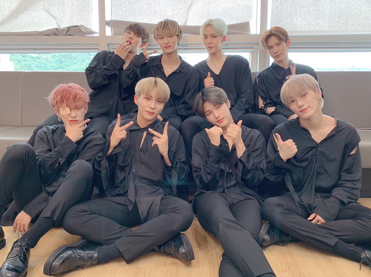 ATEEZofficial's tweet image. [📷] TODAY ATEEZ
　
덥고 습한 날씨도 잊게 해주는 에이티즈🤗
오늘 하루 고생한 에이티니 모두 뽀송한 밤 보내길 바라요❣️
　
#TODAY_ATEEZ #ATEEZ #에이티즈