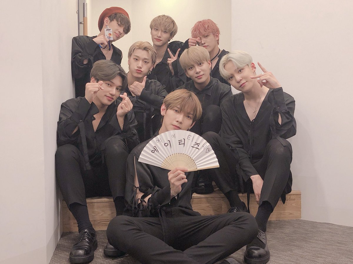 ATEEZofficial's tweet image. [📷] TODAY ATEEZ
　
덥고 습한 날씨도 잊게 해주는 에이티즈🤗
오늘 하루 고생한 에이티니 모두 뽀송한 밤 보내길 바라요❣️
　
#TODAY_ATEEZ #ATEEZ #에이티즈