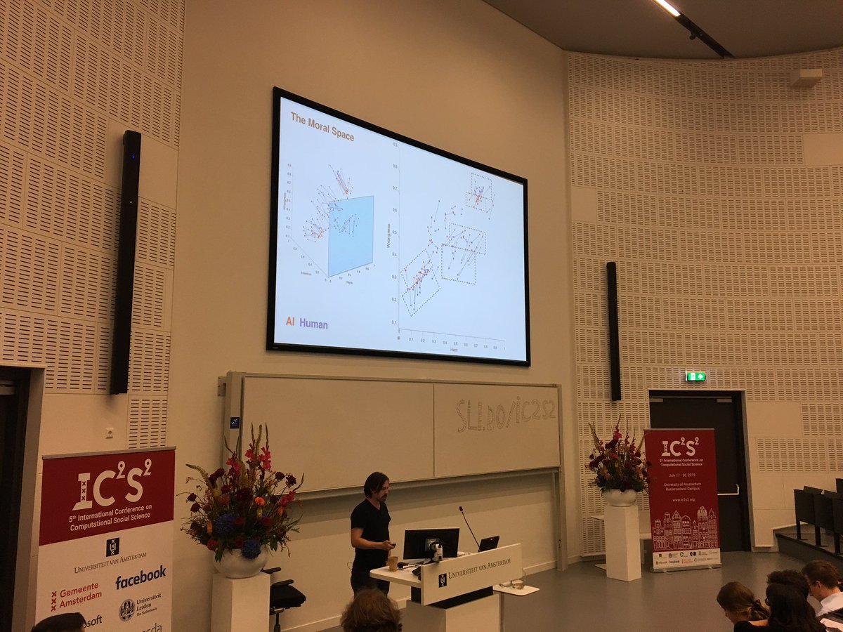 Machine shows how human judges human and machine #IC2S2 <a href="/IC2S2/">IC2S2</a> <a href="/cesifoti/">César A. Hidalgo</a>