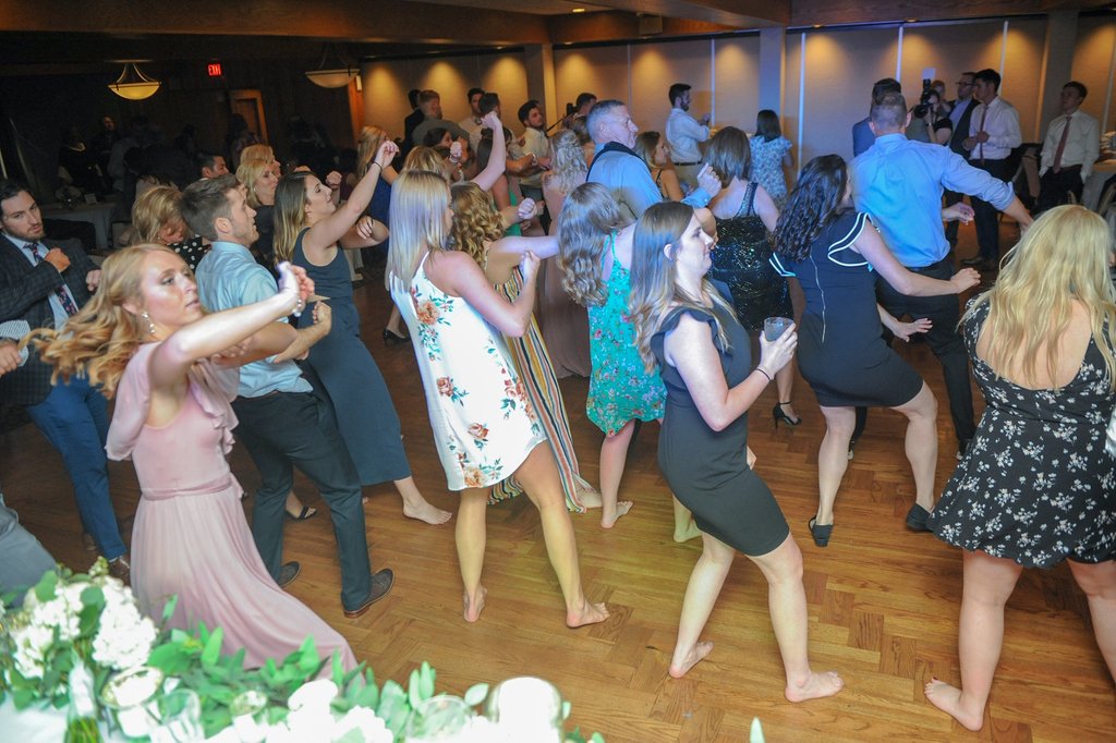ImpulseDJs's tweet photo. One of our favorite views • a full dance floor🎊

#chicagoweddingdj #chicagowedding #chicagoweddingreception #chicagodj #impulsedjs #chicago #weddingday #wedding #weddingdj #chicagobride #chicagogroom #chicagolanddj #chicagolandwedding #bride #groom https://t.co/YnA0ThErUn