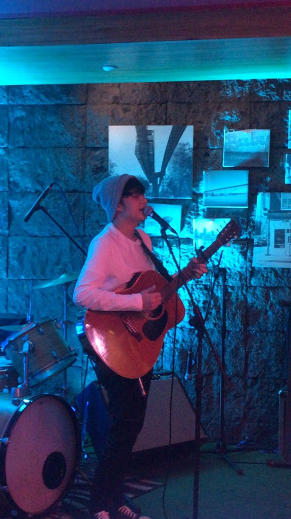 PolyEastRecords's tweet photo. @RanaDrei performing for #SelfLoveClub2 #Move4MH https://t.co/5Nr1AOrU4Q