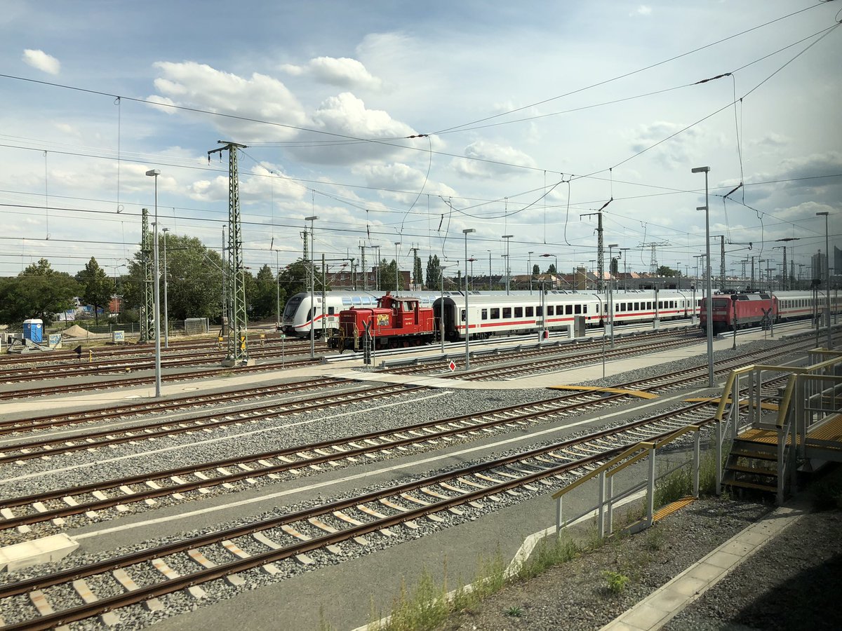 gleis3a's tweet photo. Der #IC2444 lässt noch auf sich warten. Daher noch Zeit für einige Bilder von #Leipzig|Hbf https://t.co/X5GC9wIiPe