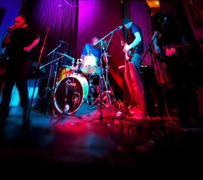 _adamleonard's tweet photo. Last night's gig in Sandinos was brutal. Junk Drawer were ace too! #invaderband #junkdrawerband #brutal #ace https://t.co/N7z4yvoYAE