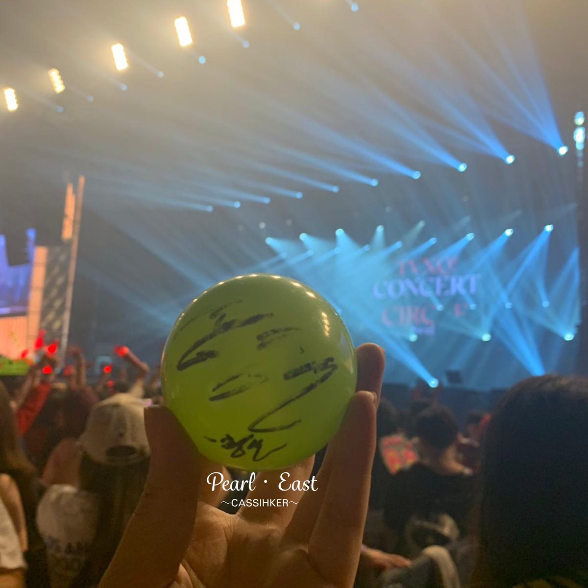 PEARLEASThk's tweet photo. 爆RP的一瞬間😨
The luckiest moment✨

#tvxqcircle #tvxqconcert #東方神起 #TVXQ #동방신기 #tohoshinki #유노윤호 #최강창민 #uknow #changmin https://t.co/ixIAE4gkER