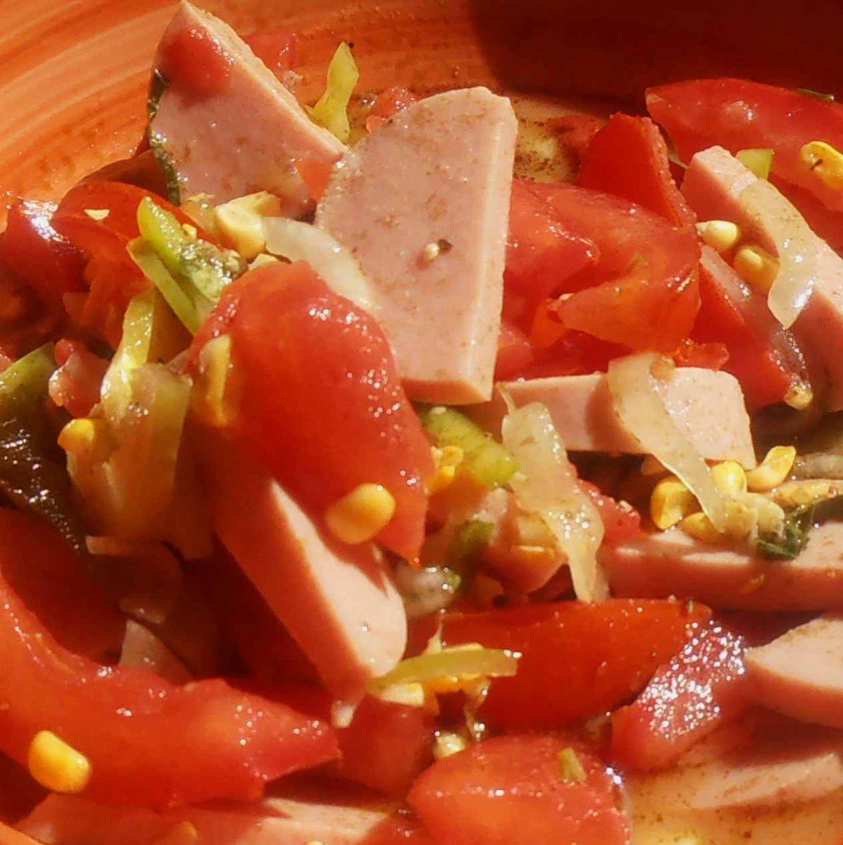 MikeKocht's tweet photo. #Sommerklassiker meiner Kindheit im kalten #Twooking:
#Paradeis - #Paprika - #Salat, diesmal mit #Zuckermais
#Tomaten #Basilikum #Zwiebel
Optional noch mit #Wurst, z.B. #Pariser
https://t.co/4ug8exprO4 https://t.co/bjYIGj5hdx