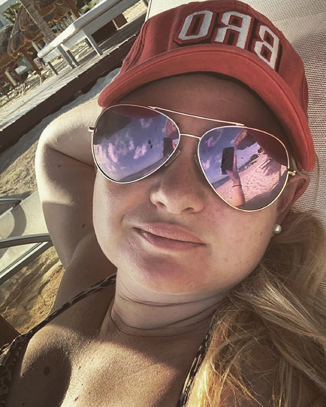 AlexKateStevens's tweet photo. Out of the office. #bro #cancun #beach #mexico https://t.co/eks7XtIiem