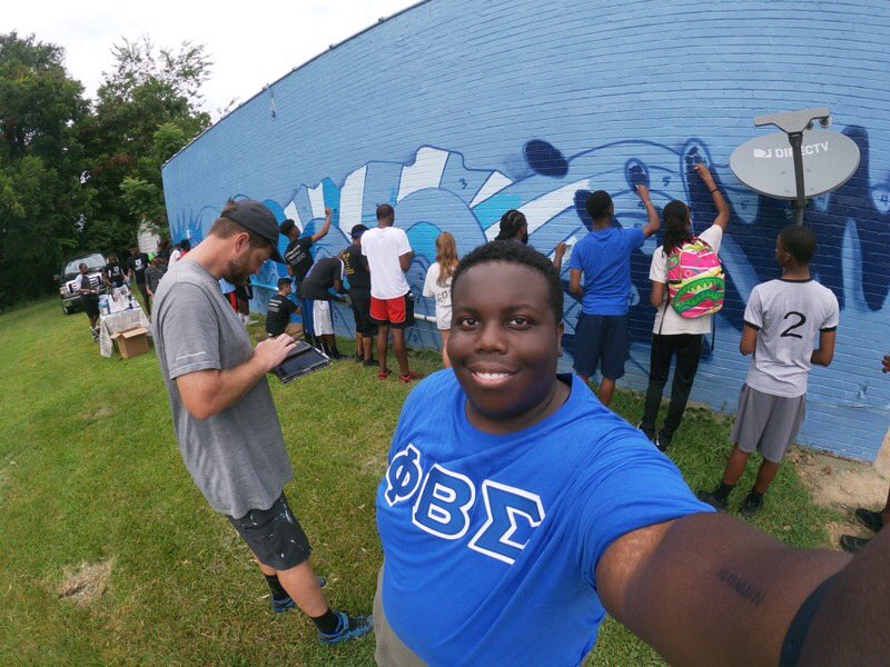 ScottieHunterTV's tweet photo. GIVING BACK: Up before 7 a.m. today but it’s all for an amazing cause! We’re helping paint a mural over on Plank Road. it’s part of an effort with the city to honor the legacy of #BatonRouge icon Sadie Roberts-Joseph through service. #WallsProject #CommunityService #BuildBR @WAFB https://t.co/oUcT6jUeUY