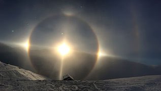 bigherm3953's tweet photo. @truthstreamnews Ask yourself why you are seeing these strange #SunHalos? Why are #BlinkingSuns being reported in Nigeria &amp; elsewhere?  https://t.co/uSoUYs72Z3 the sun should not blink. It’s not miraculous. It shows that the sun is being simulated using lasers &amp; lenses.  https://t.co/AxbxzlmzAD https://t.co/Tyb7fV47ad