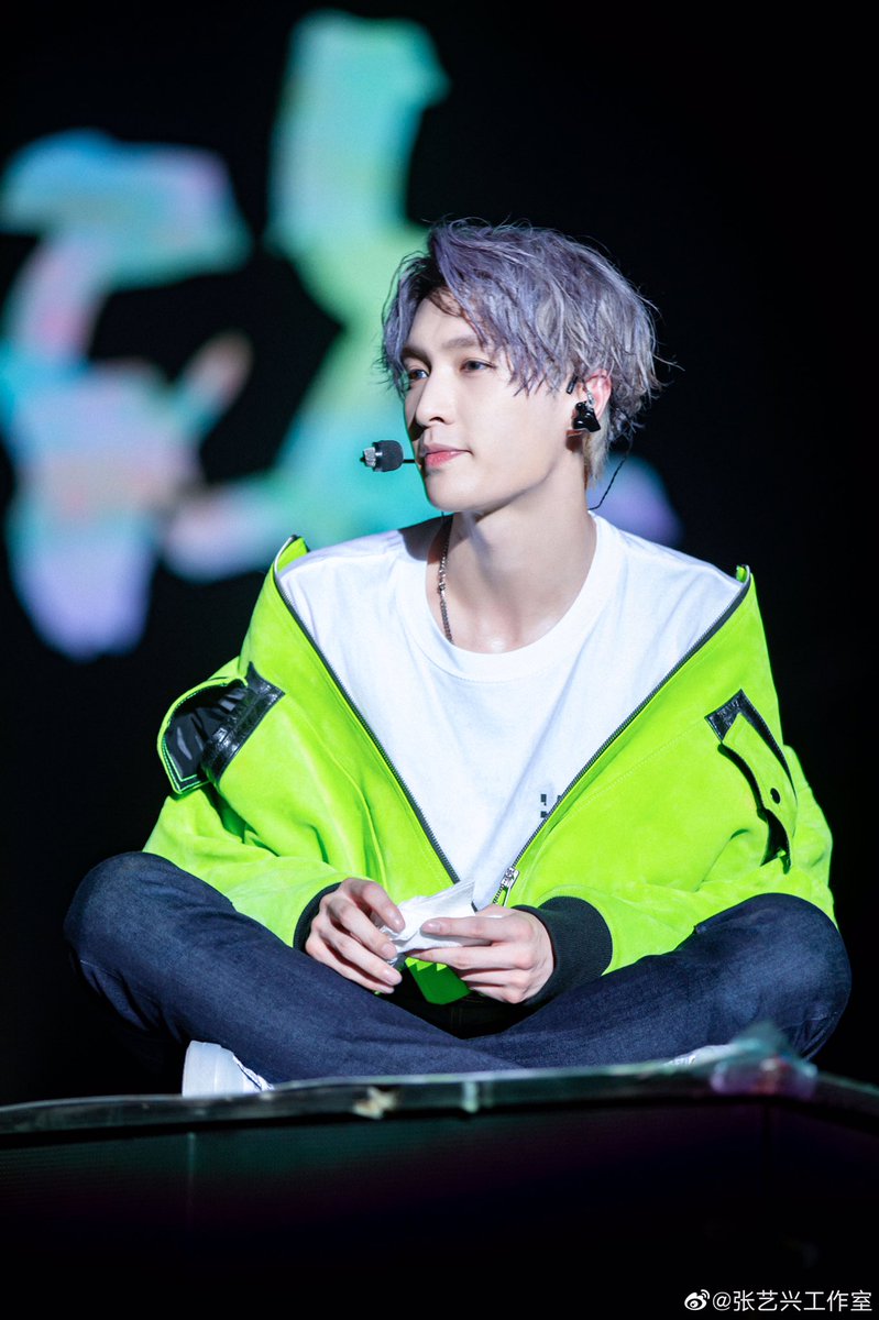zealot_eye's tweet photo. ยัยเด่กตะเร้กๆ ของหม่ามี๊ㅠㅠㅠㅠ
#LayGrandLine_SH 💗
#LayGrandLine_NJ 💜 https://t.co/xhgZFYtinC