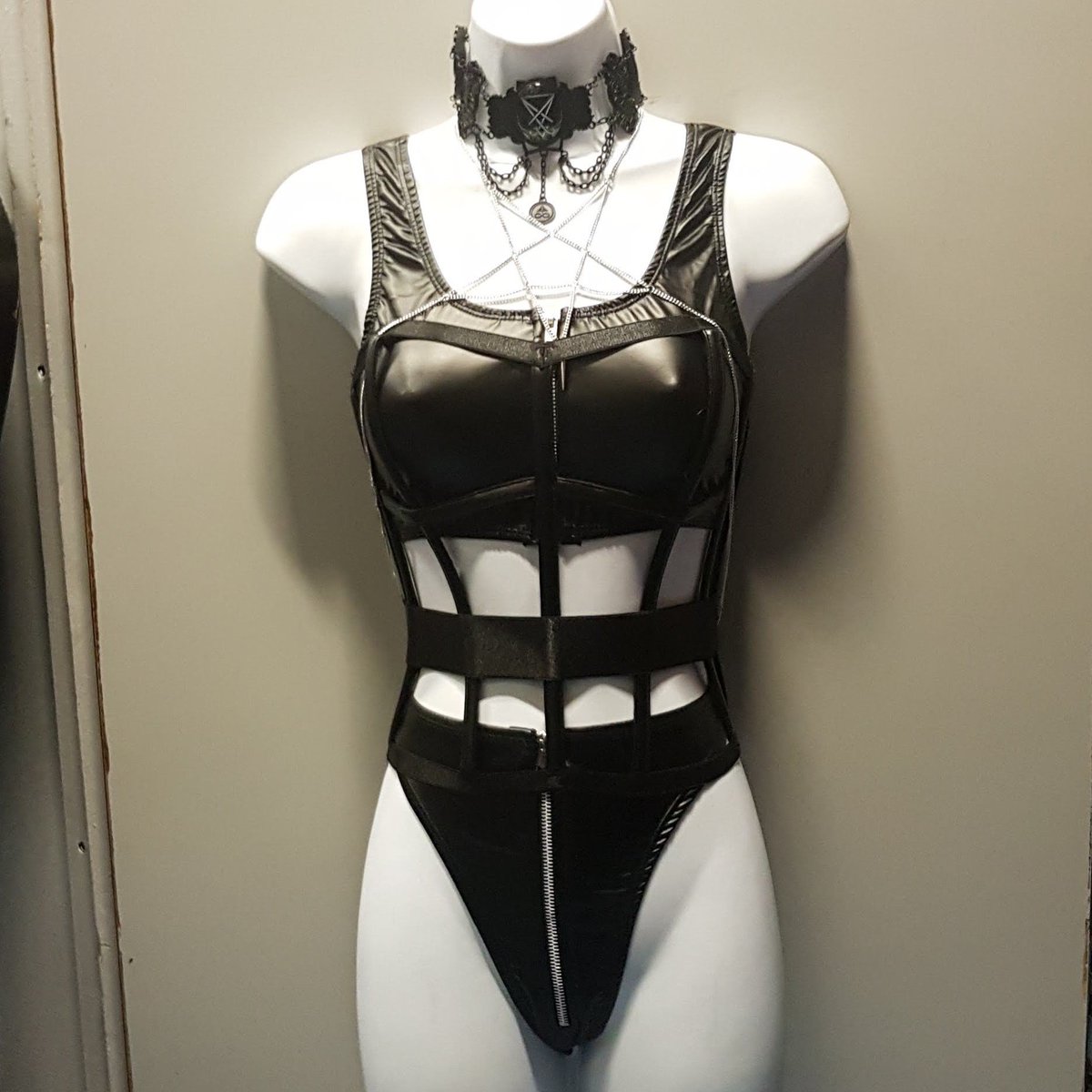 Unique fetishwear outfits!
#bodychain #pentagram #gothicchoker #zipperpanties #latexlook #bodycage #shoplocalyeg #fetishwear #dominatrixoutfit