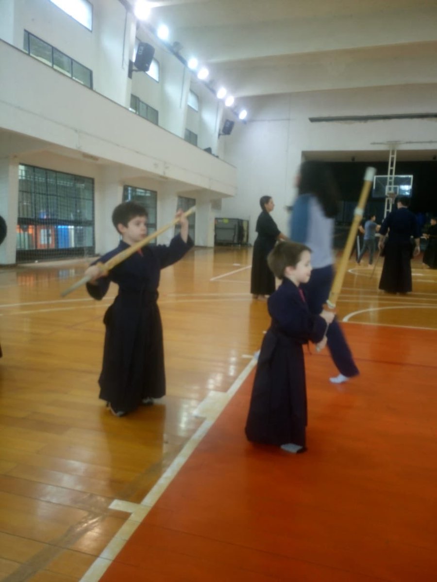 radio2rosario's tweet photo. #EstoSeBailaAsi #Movil @JonatanRaimundo desde un encuentro de kumdo y aprendemos movimientos del sable japonés https://t.co/pIYRVvlUZP