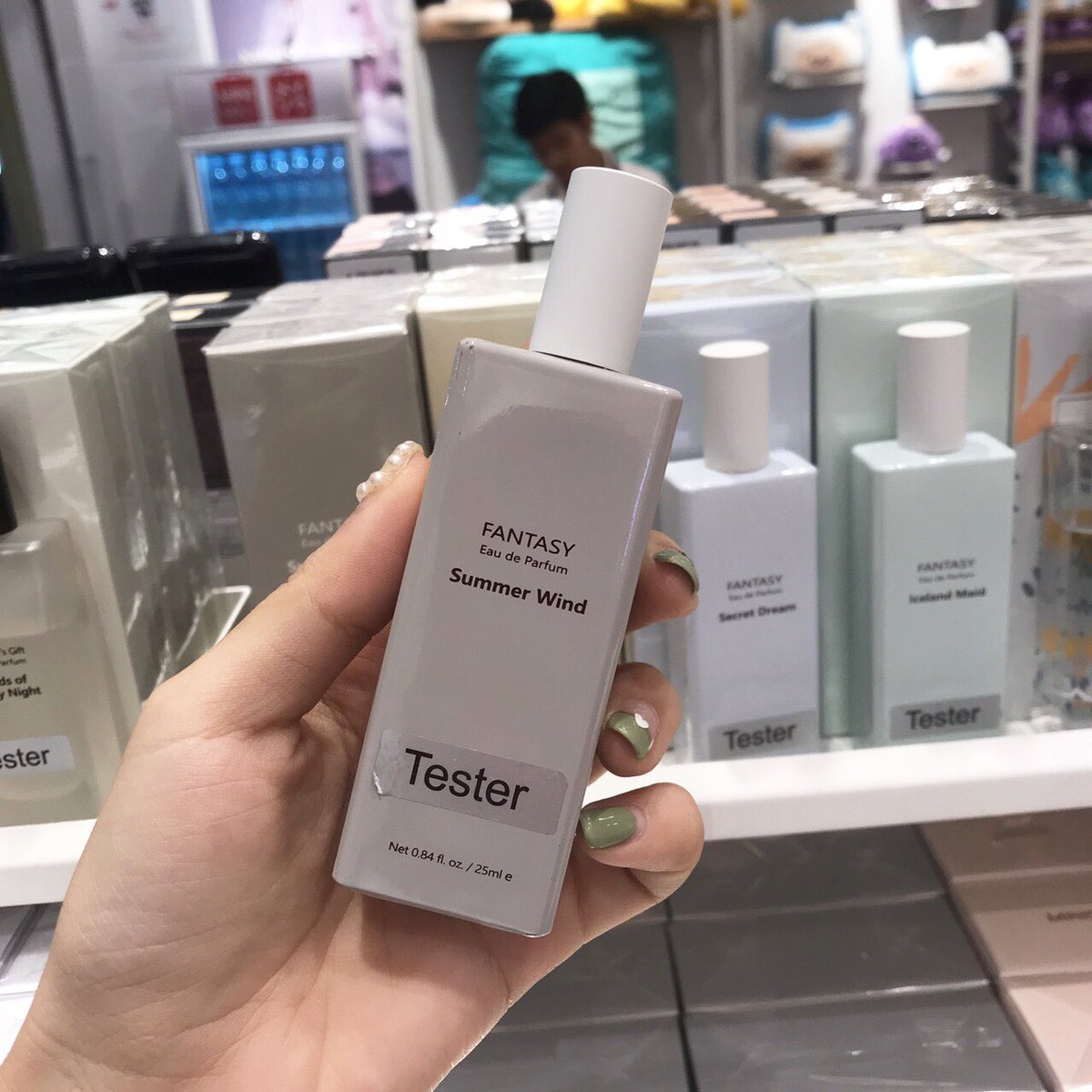 tkxmq_'s tweet photo. ไปดมน้ำหอม miniso ตามพี่ @detailsoftoday มา โหห ขวดสีทึบกลิ่นดีมาก ส่วนขวดสีๆใสๆกลิ่นจะแบบซ่าๆเฟรชๆ เปรี้ยวๆไรงี้อะ แต่สีเทานี้คือแบบ gucci guilty สุด หอมมากก หอมเมาๆยั่วๆ ไรงี้ เซะซี่มากแม่ 139 ซื้อเถอะ แต่ไม่รู้ว่าทนมั้ยนะ แต่ใช้แก้ขัดได้ #ไว้รีวิวห้ามขายของโว้ยย #ถูกบอกต่อ https://t.co/KtAAIi29uw
