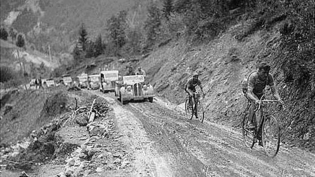 meteolp's tweet photo. Así se subía el mítico #Tourmalet en el año 1954. TREMENDA imagen. Épico!!! #TourRTVE20j #Tourmalet #TourdeFrance https://t.co/7PsNRo4dc5