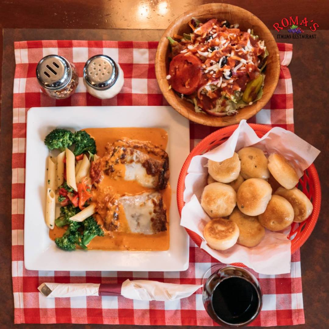 Planning a lazy #weekend ahead? We'll make it better. . #weekendvibes #pizza #lunchtime #pasta #Italian #romas #romasthecolony #thecolonytx