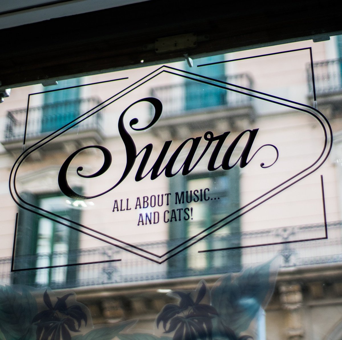 SuaraMusic's tweet photo. Last day at Suara Showroom 2019! Come and visit us from 17.00 to 21.00 at #SuaraStore. https://t.co/yUqzJ4btOO