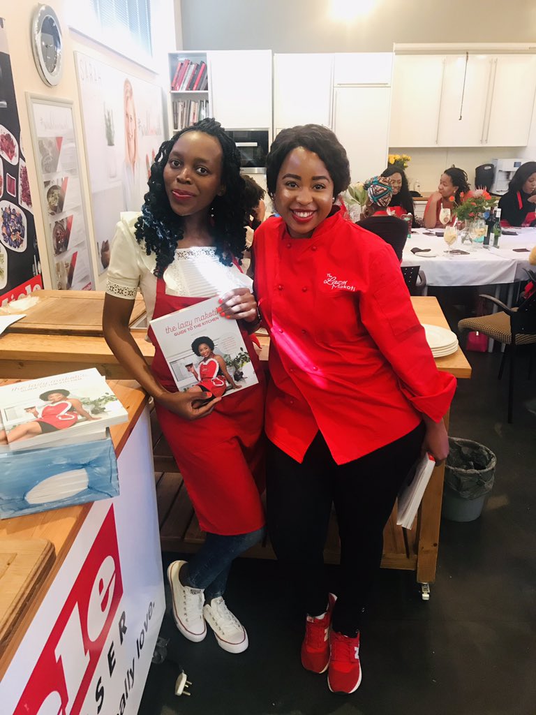 Rirhandzu01's tweet photo. We ready to cook😜💃 got some lessons from The Lazy Makoti #bookclub moments 📚#inceptionbookclub https://t.co/ypijScXkBD