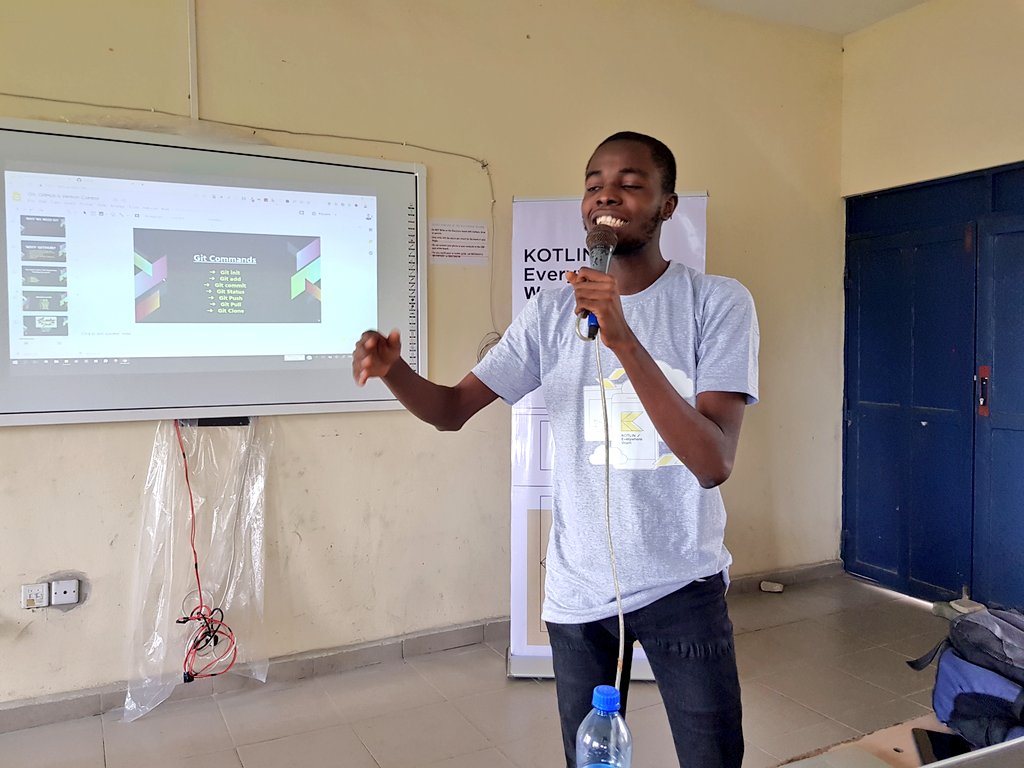 gdg_warri's tweet photo. @MrTechDan talking about @github basic commands on various Operating systems at the #ioextended19 and #kotlineverywhere event https://t.co/rxV3Bol8qY